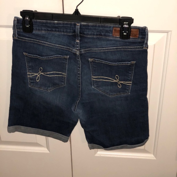 Denizen from Levi’s Cutoff Cuff Shorts Size 2 - Picture 3 of 5